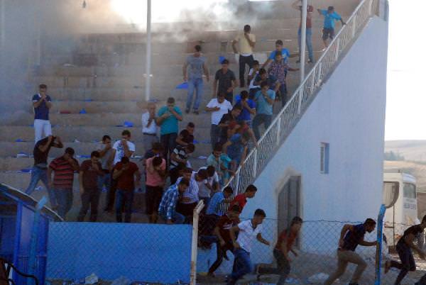 Karşıyakalı Futbolculara Çirkin Saldırı
